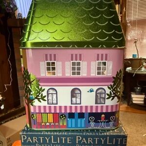 Party Lite Spring Village, three Wick jar tin